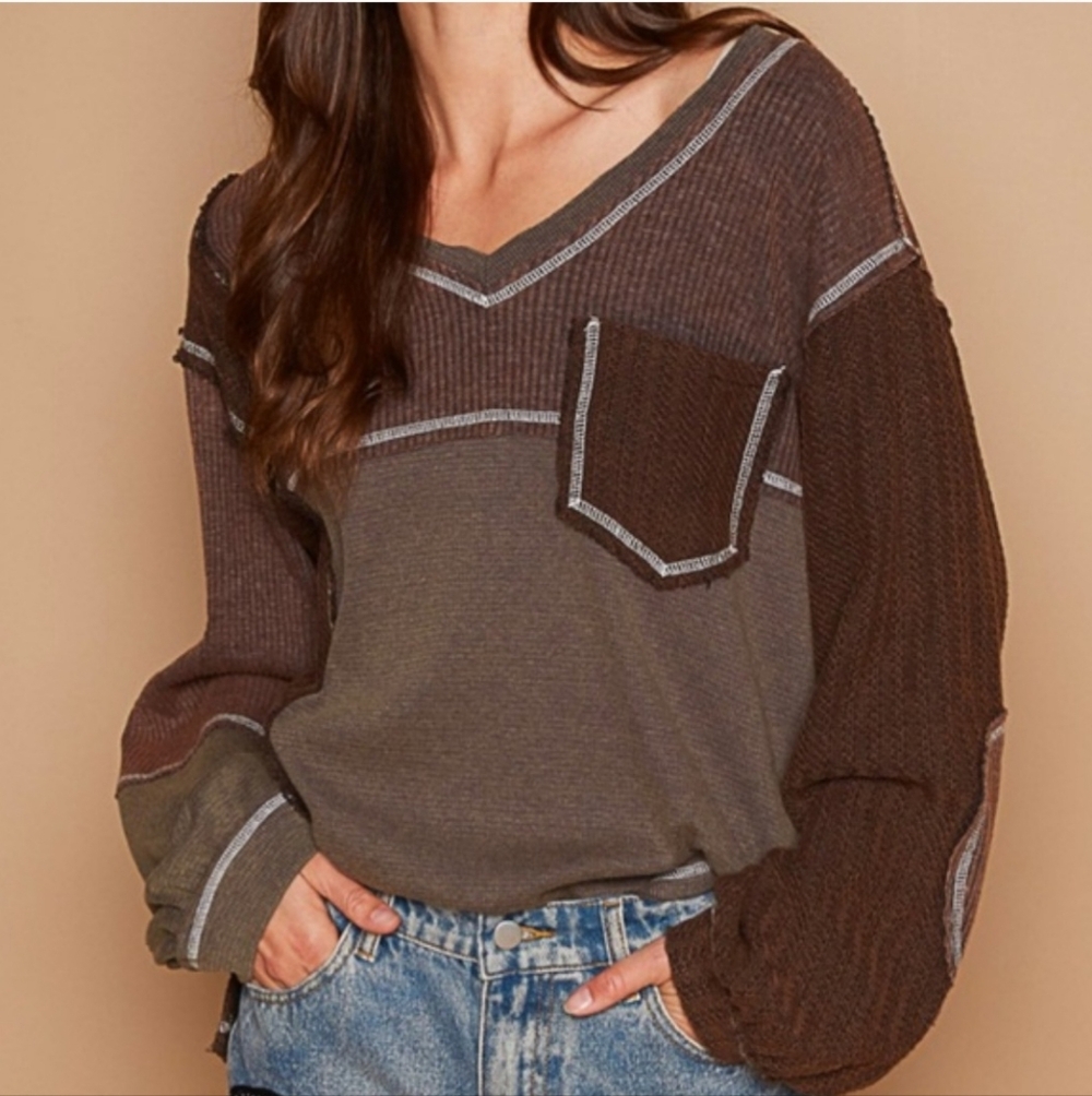POL - Two-Tone Brown V-Neck Pocket Top - SIZE SMALL  NWOT